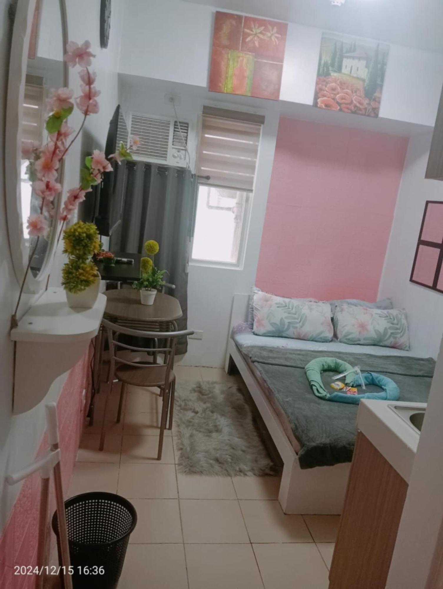 Urban Deca Staycation Mandaluyong Exterior foto